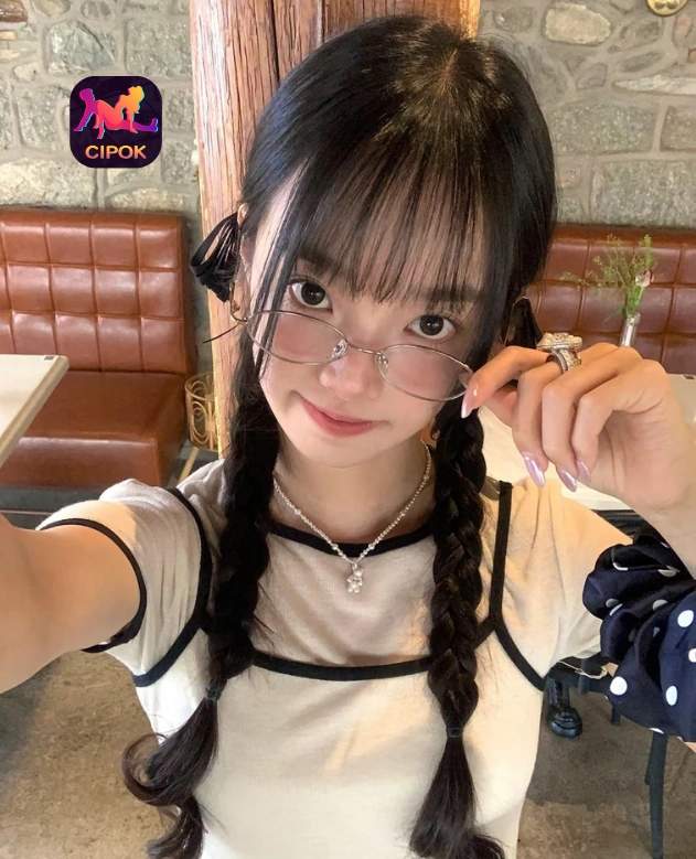 Gita Amalia Mengulas Cipok Live App