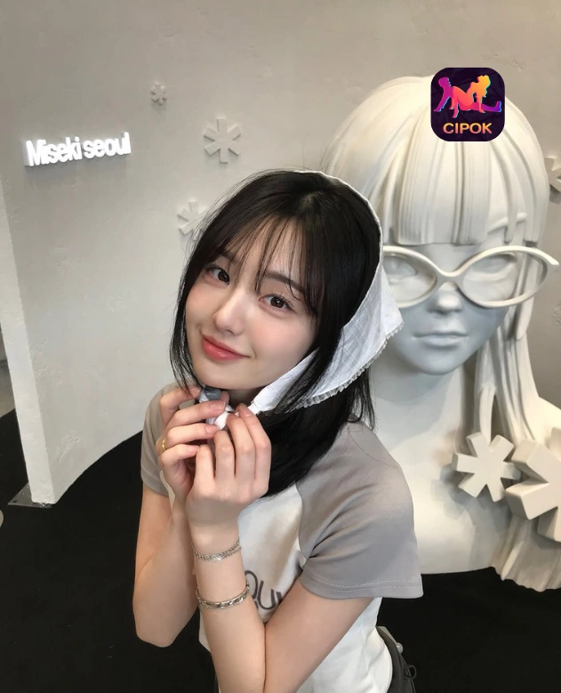 Read more about the article Intan Amalia Menikmati Cipok Live App