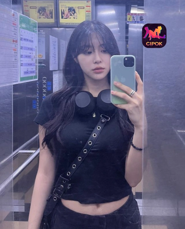 Karina Pertiwi Cipok Aplikasi Live 2025