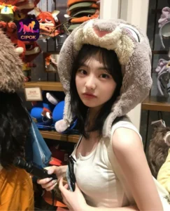 Read more about the article Meyta Pertiwi Mengulas Cipok Live APK