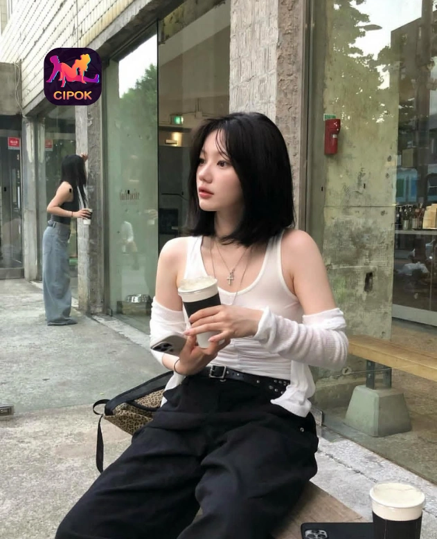 Nisa Amalia Mengulas Cipok Live APK