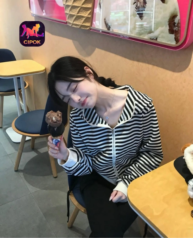 Nisa Amalia Mengulas Cipok Live APK