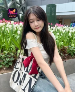 Read more about the article Qisya Kartikasari Explore Cipok Live