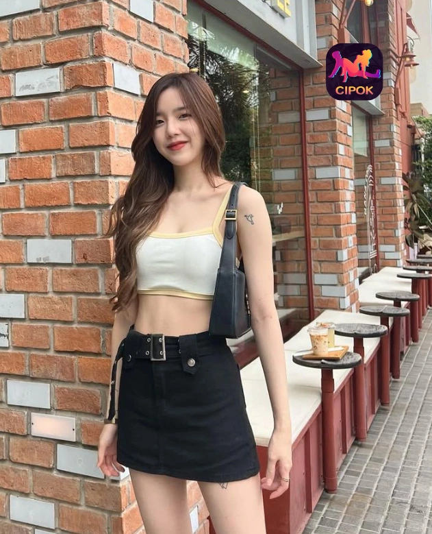 Yola Puspitasari Menjelajahi Cipok Live